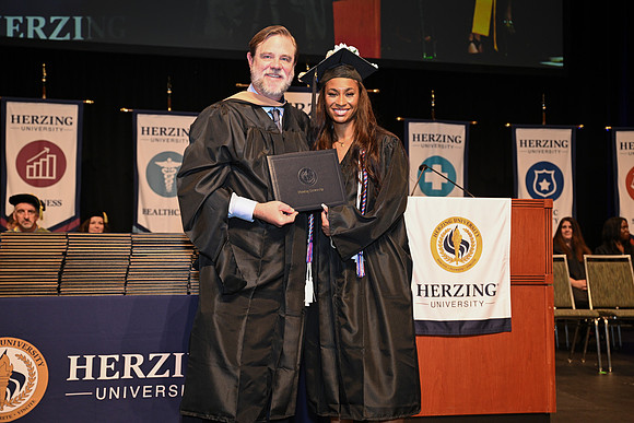 Herzing 00285