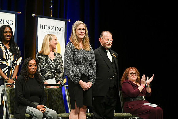 Herzing 00383