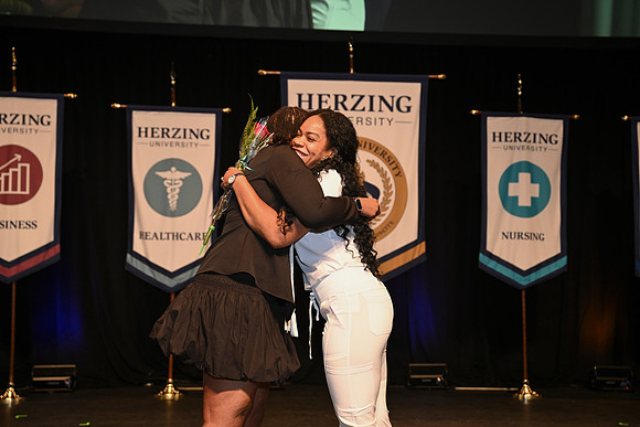 Herzing 00490