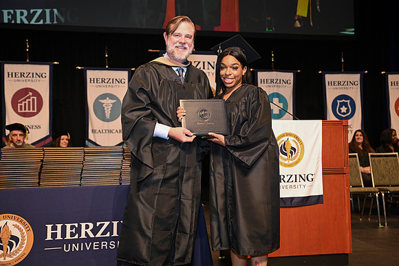 Herzing 00280