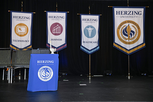 Herzing 00371